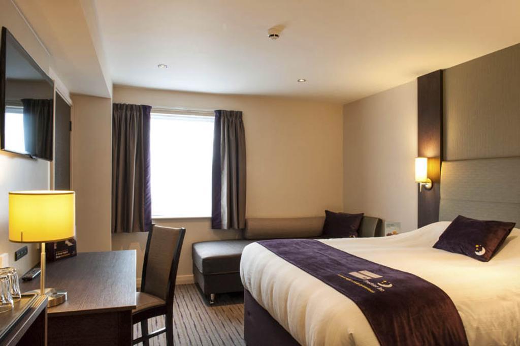 Premier Inn Luton Town Centre Room photo