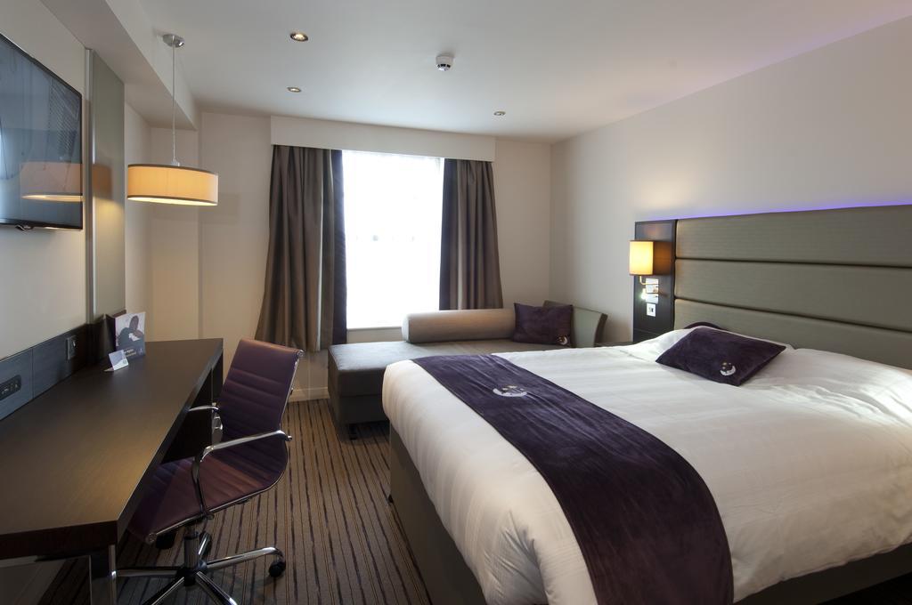 Premier Inn Luton Town Centre Room photo