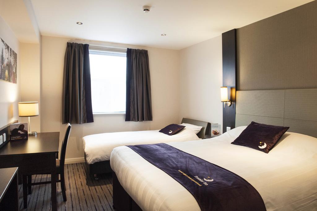 Premier Inn Luton Town Centre Room photo