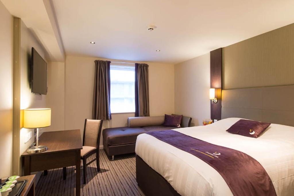 Premier Inn Luton Town Centre Room photo