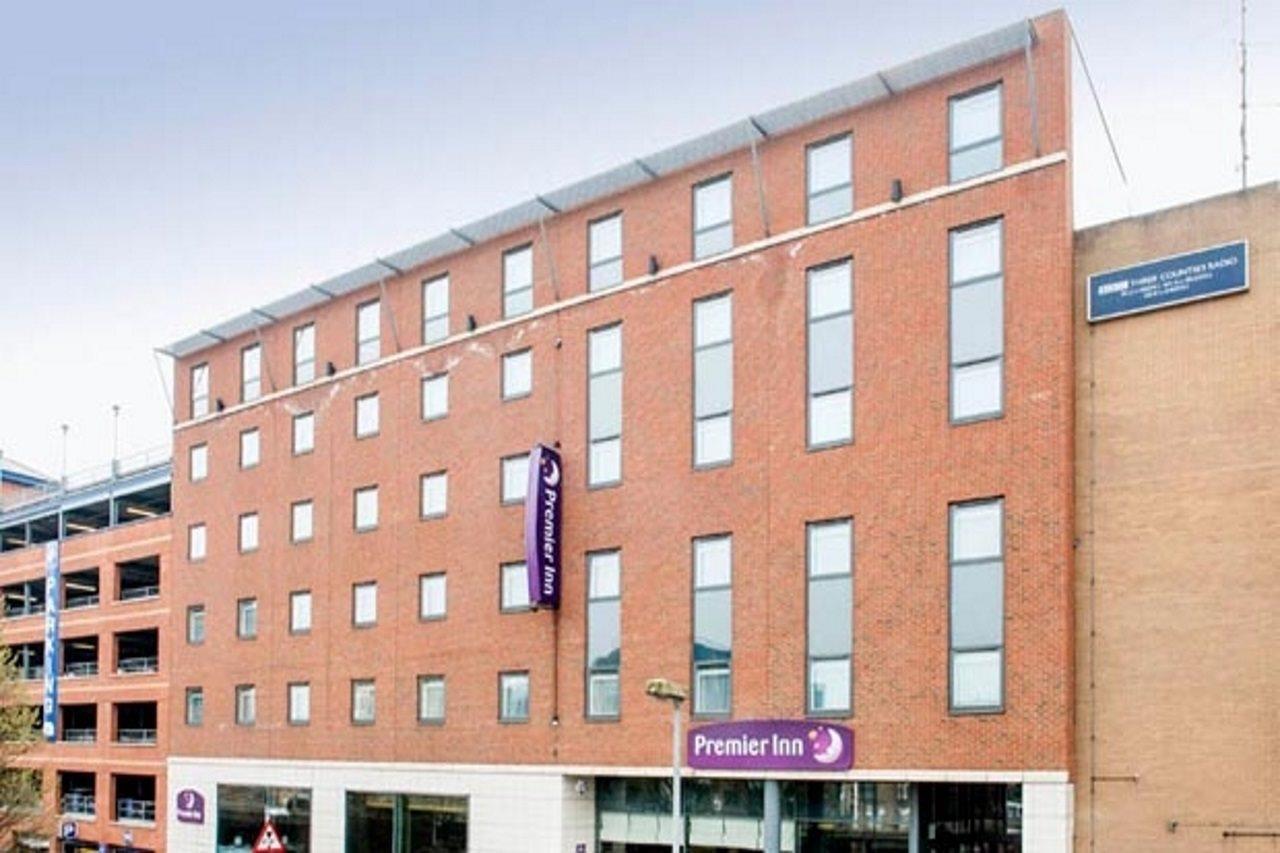 Premier Inn Luton Town Centre Exterior photo