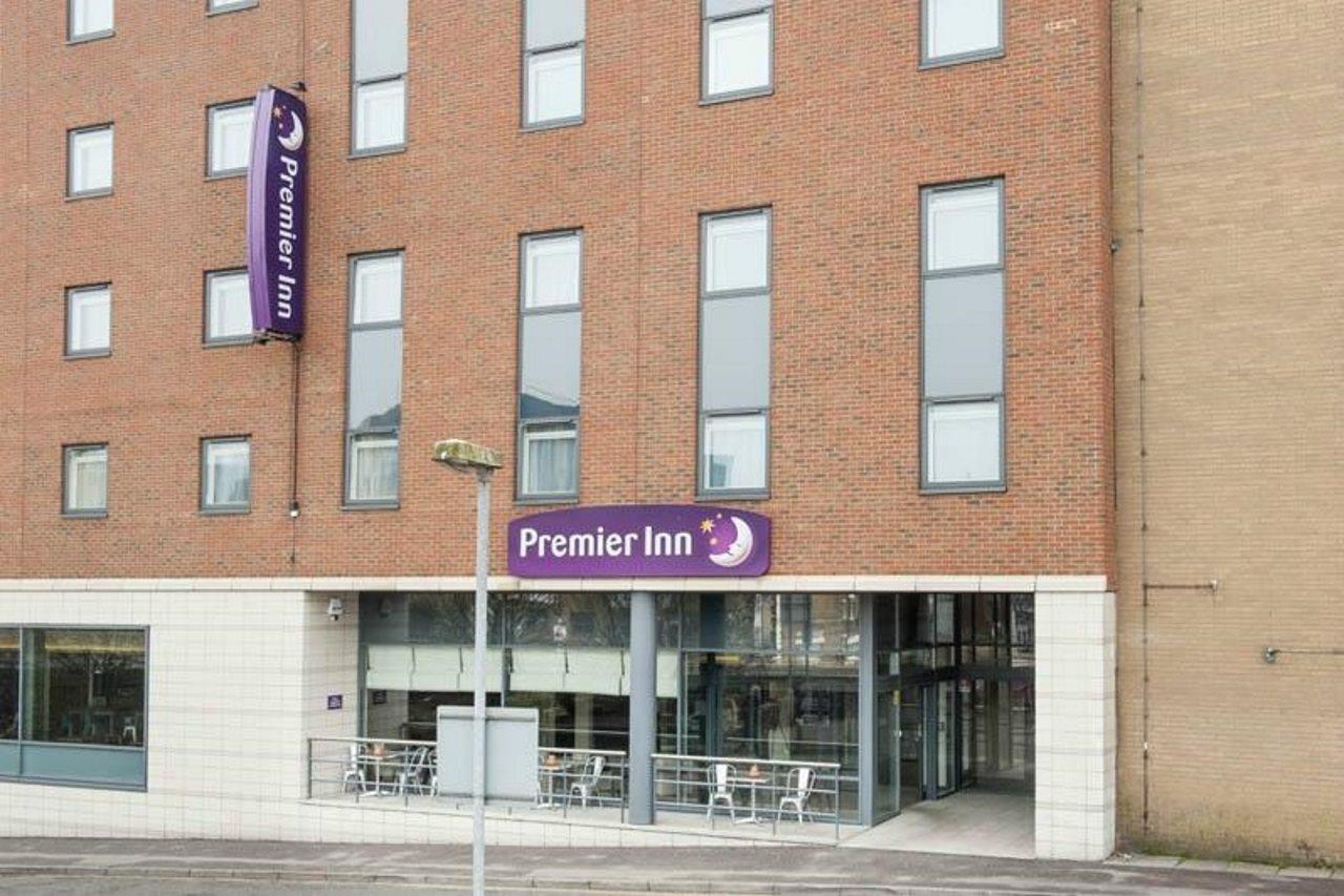 Premier Inn Luton Town Centre Exterior photo